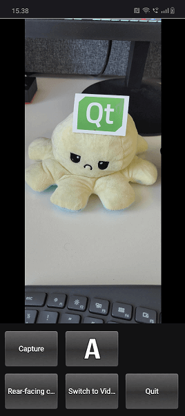 Aplicación de cámara en modo retrato con vista previa en directo y controles de captura Aplicación de cámara en modo retrato con vista previa en directo y controles de captura